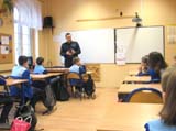Policjant o bezpieczeństwie na drodze
